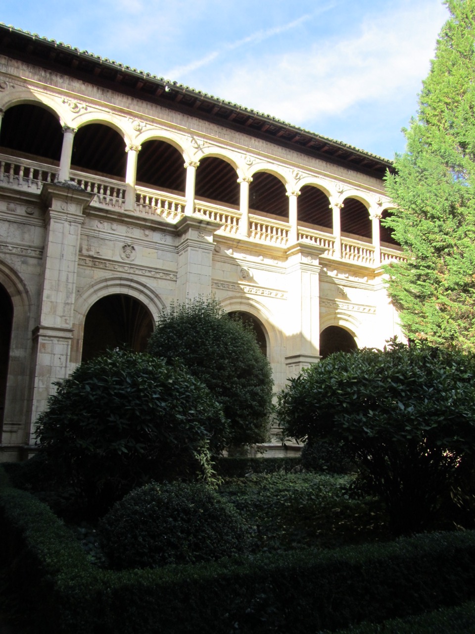 Cloisters Museo de San Isidoro, León.JPG